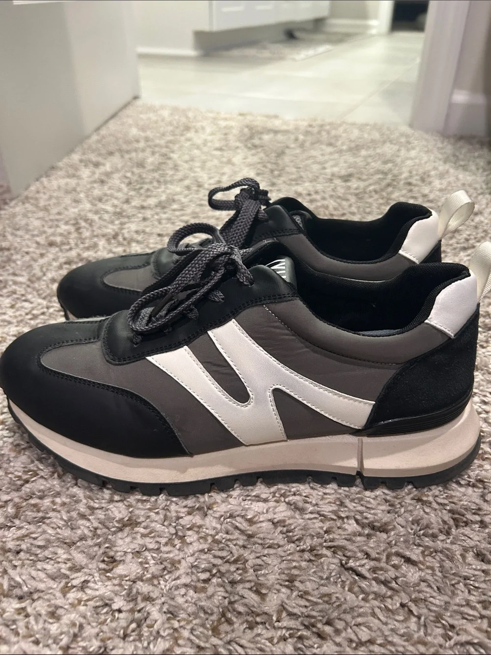 Women’s Casual Athletic Sneakers in Black and Gray
